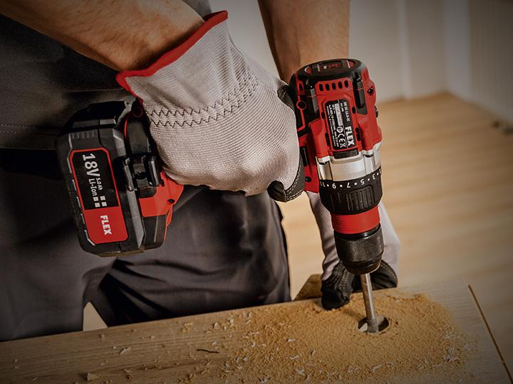 Drilling in wood with a FLEX cordless drill driver