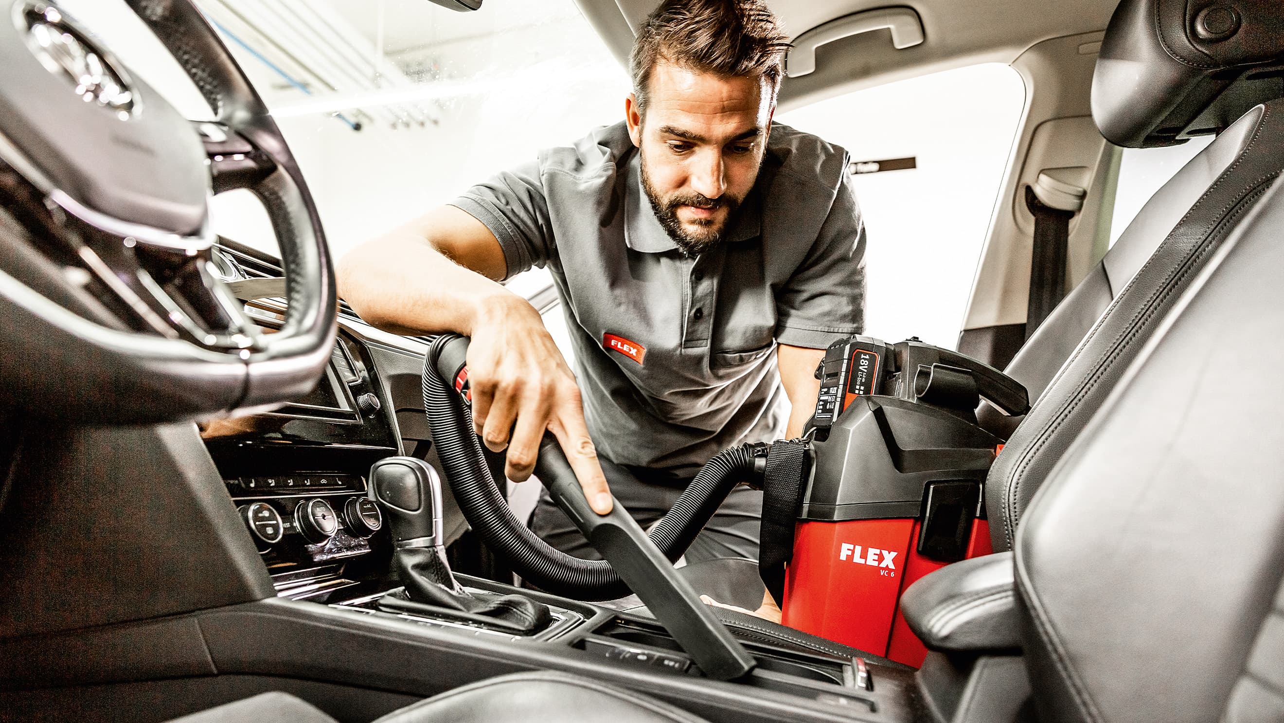 Støvsug bilen din med en trådløs støvsuger FLEX VC 6 L MC 