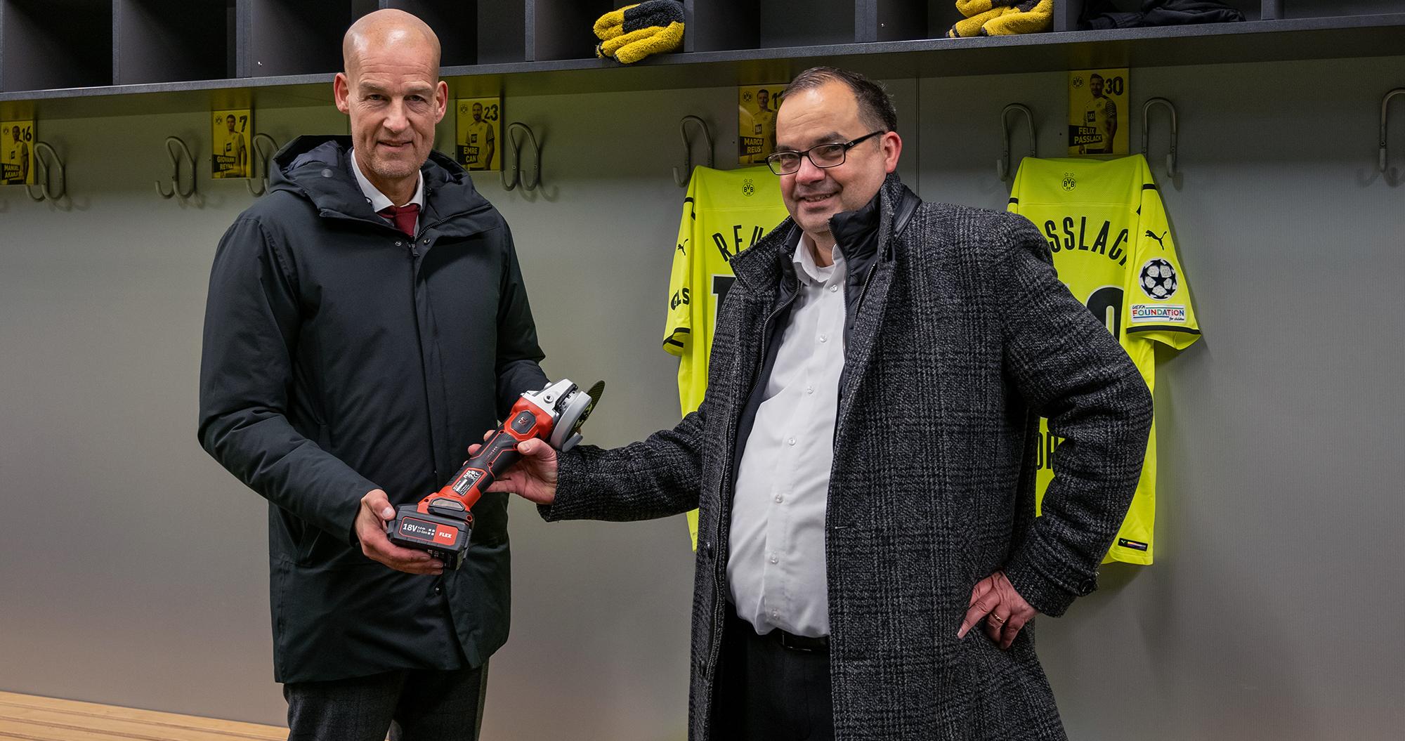 Draadloos facilitymanagement bij voetbalclub Borussia Dortmund: Haakse accuslijpers van FLEX