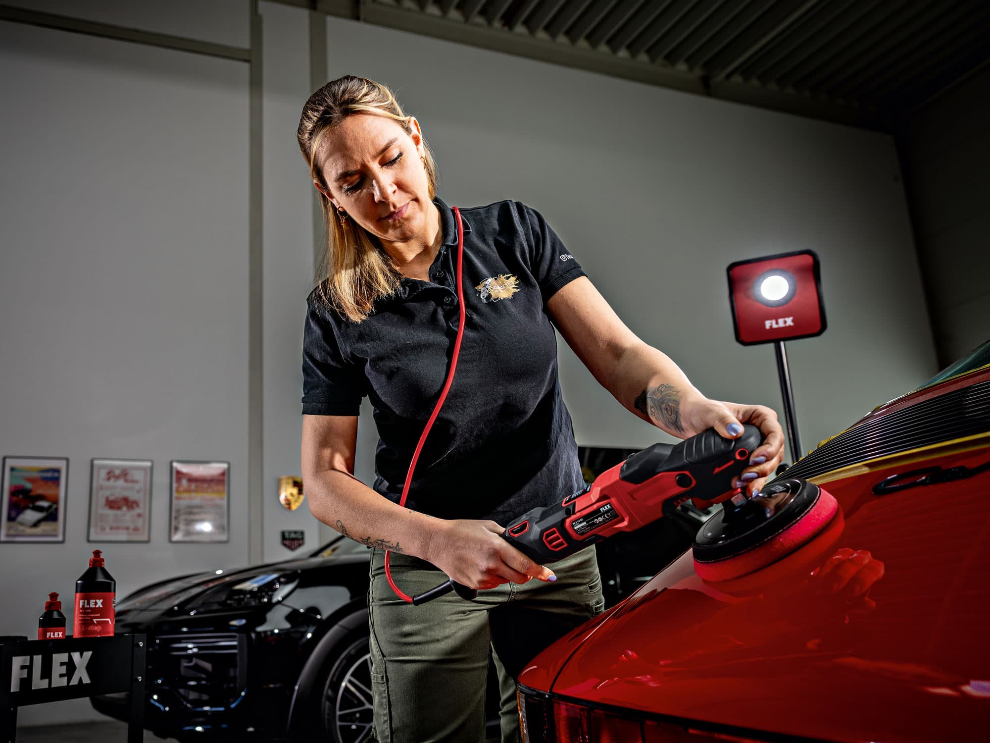 FLEX PE 2 14-EC Polisseuse rotative à câble pour la correction intensive de la peinture d'un véhicule