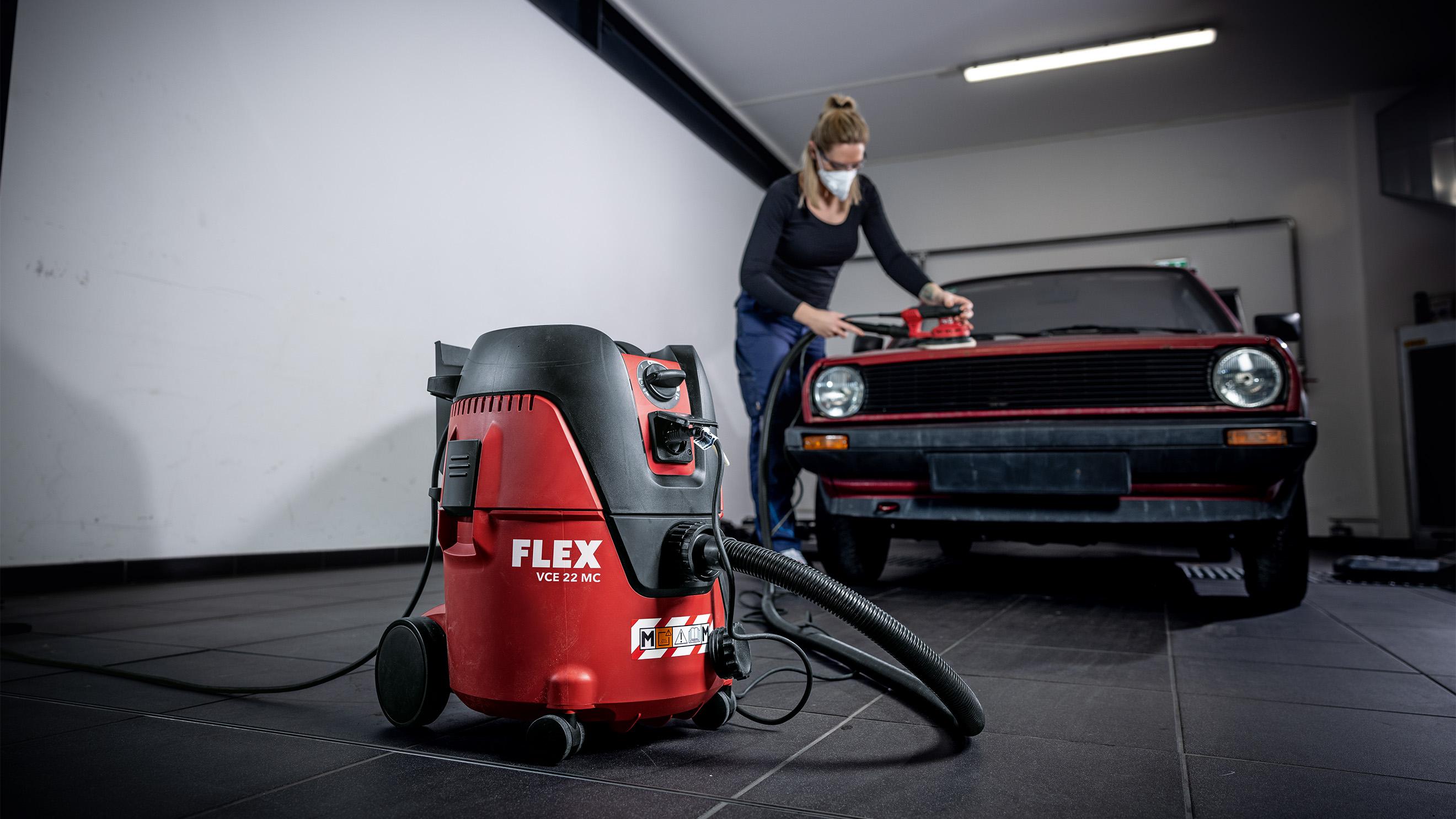 Extraction with safety vacuum cleaner for car paint sanding
