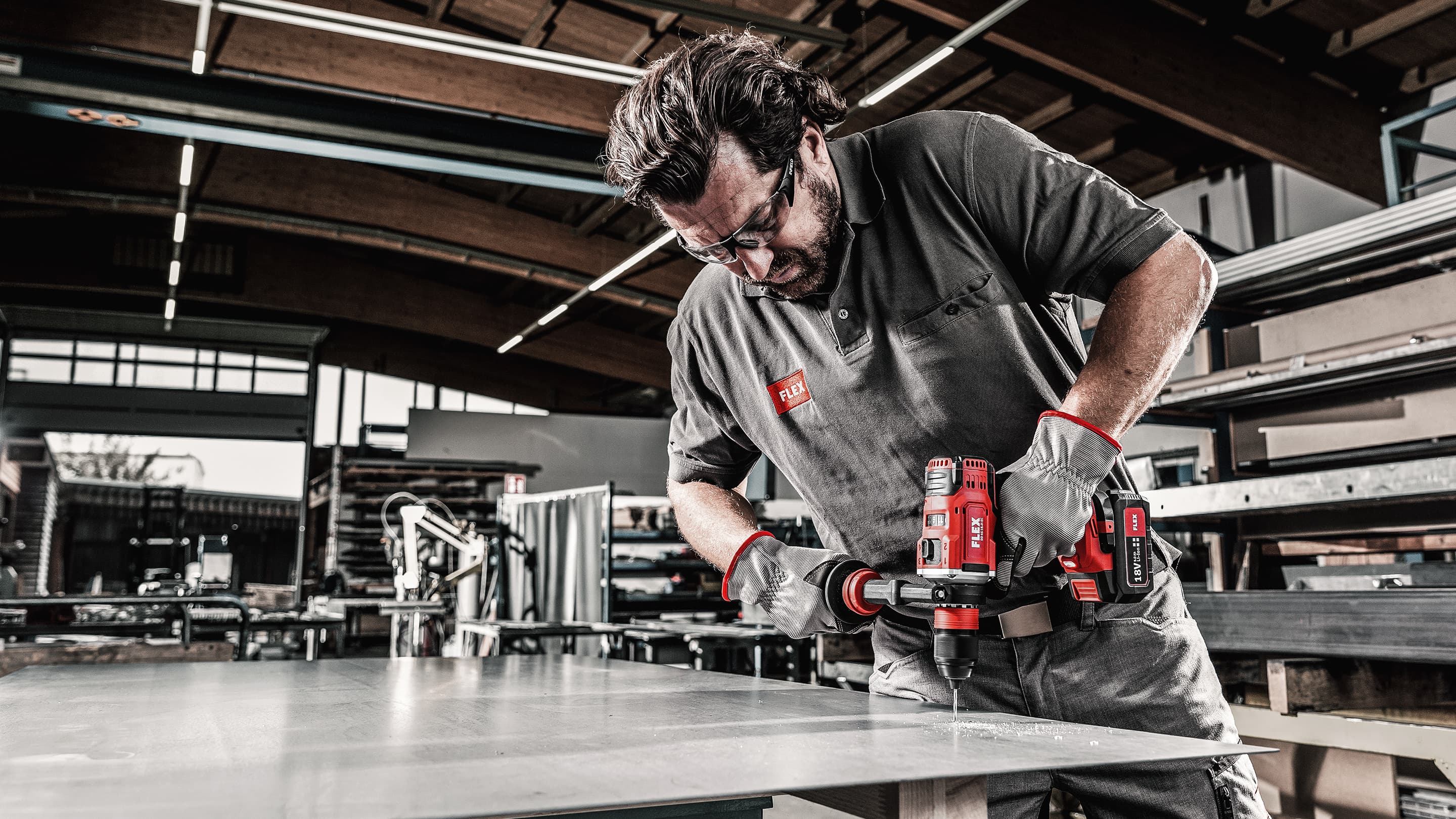 Small metal drilling in the workshop with a FLEX cordless drill driver