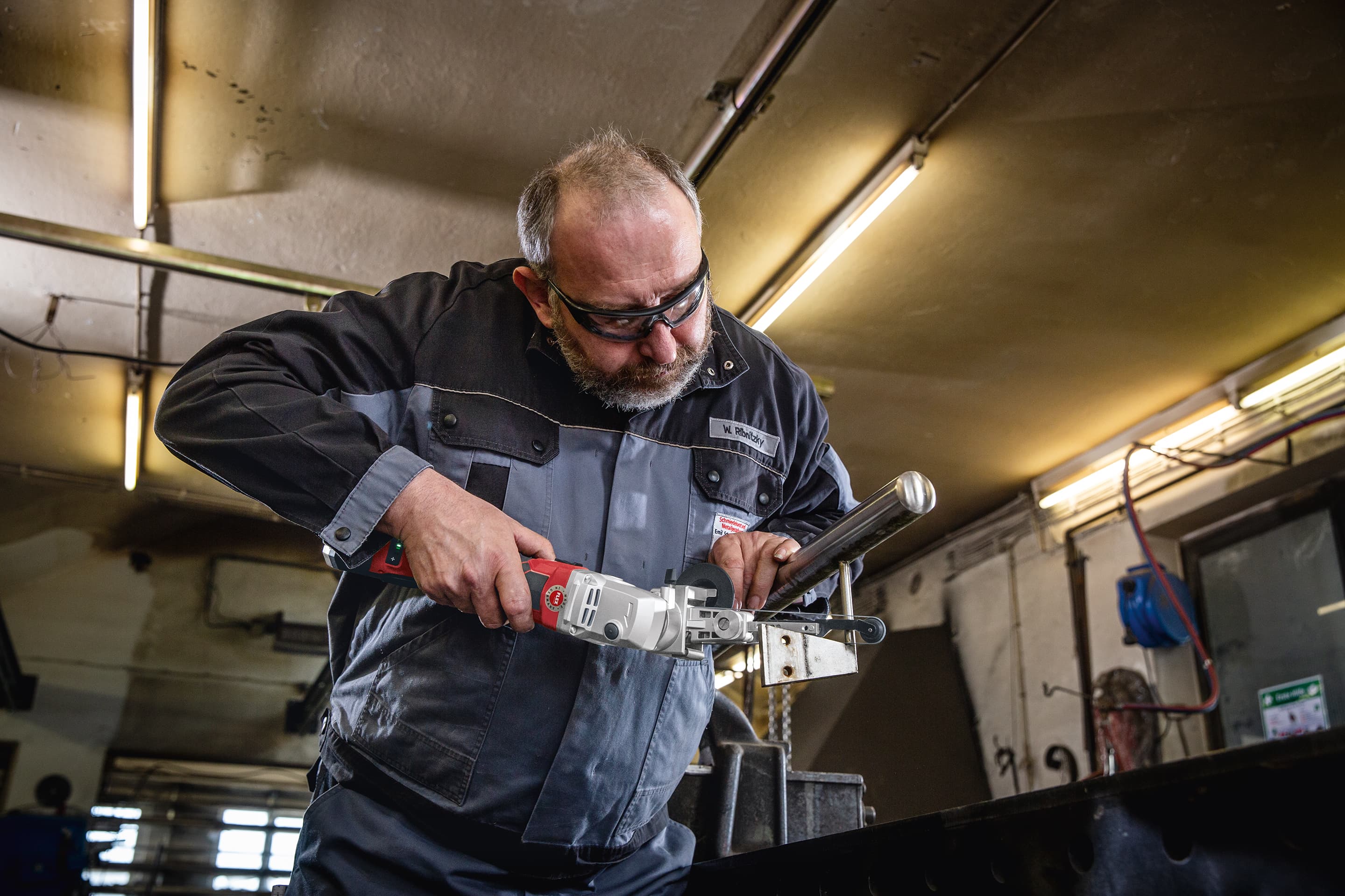 Cordless Trinoxflex with belt file sanding attachment in use