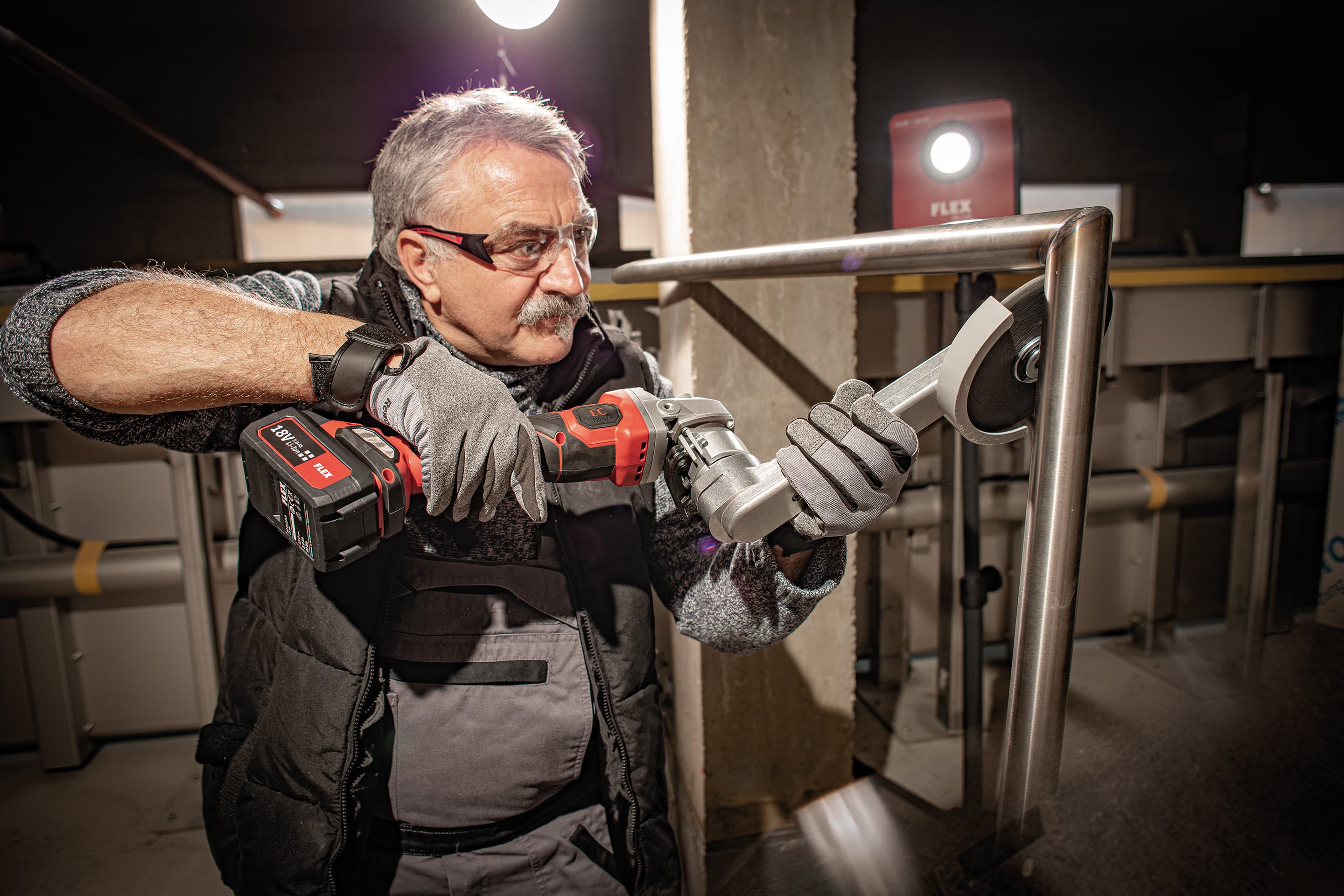 Cordless Trinoxflex with fillet weld sanding attachment in use