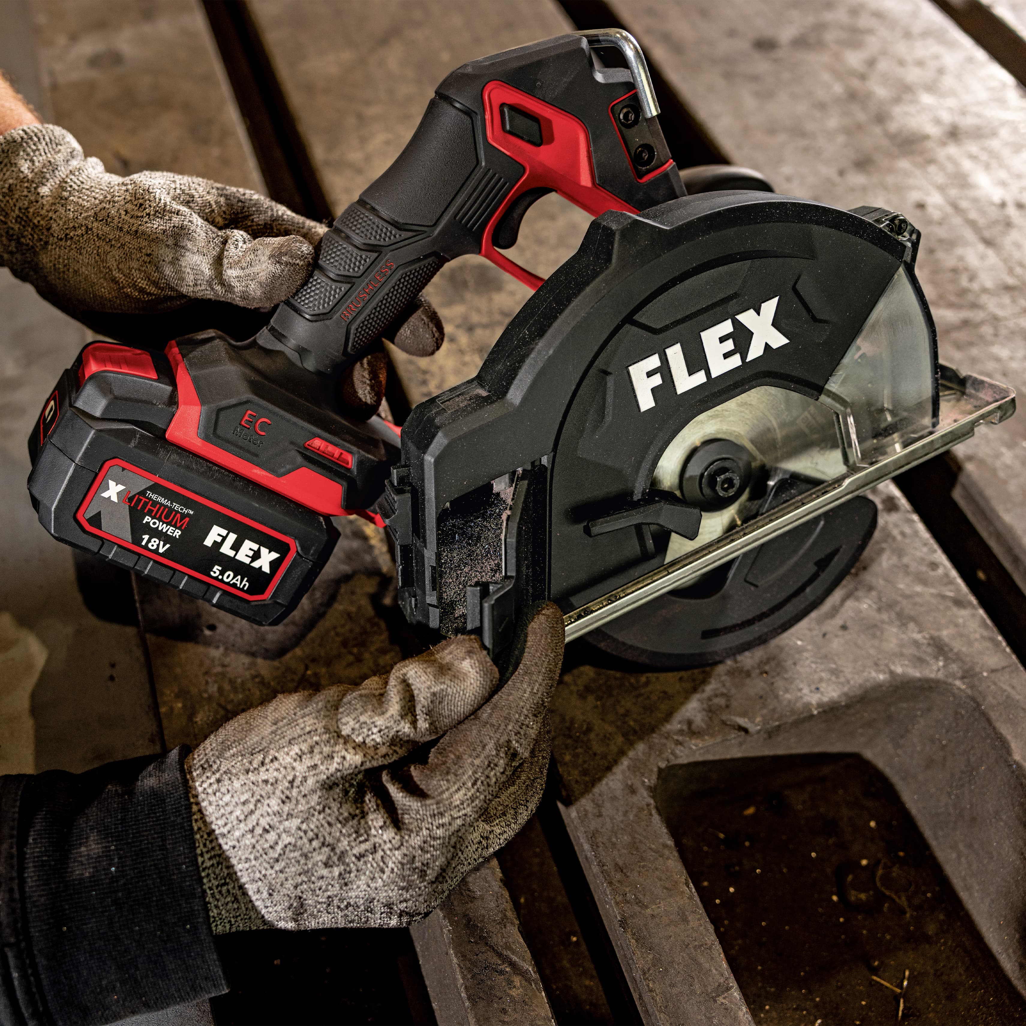 The CSM 57 18-EC cordless metal circular saw in the metal workshop