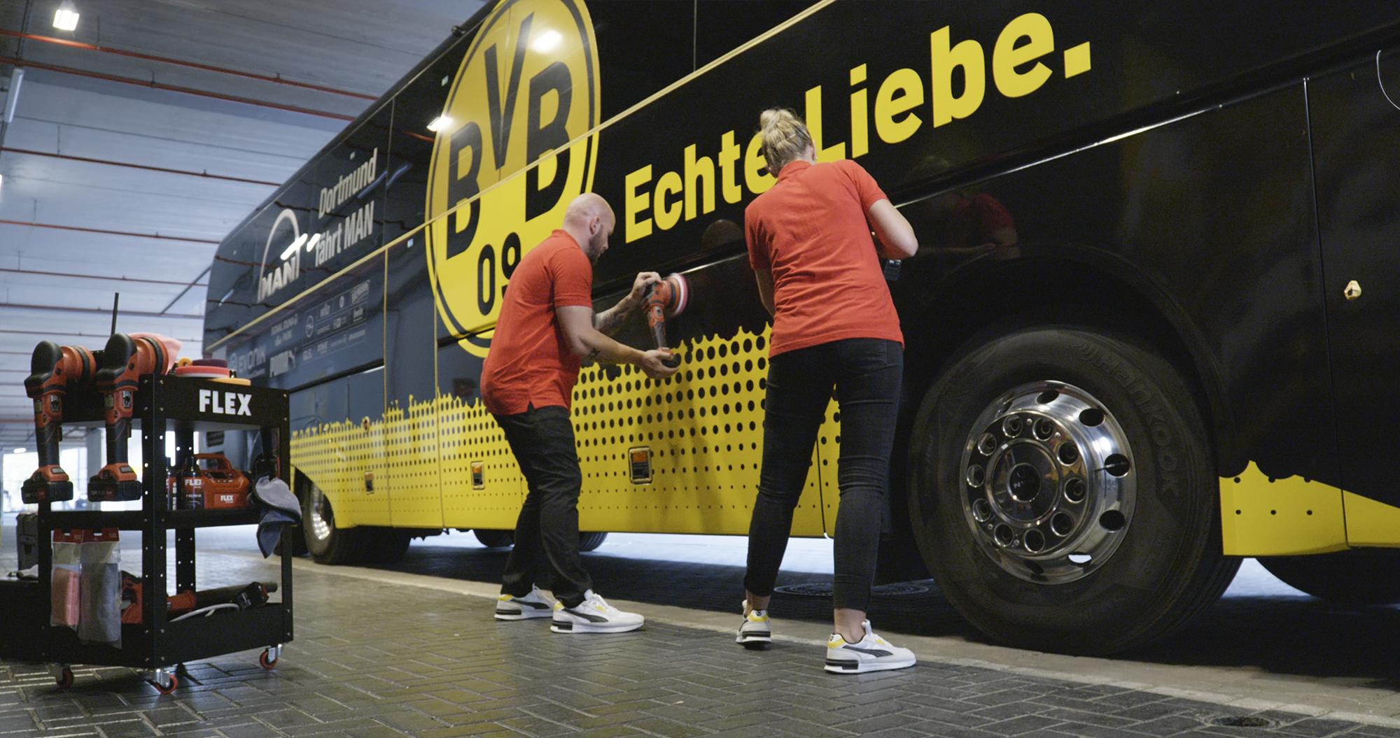  FLEX: polieren des BVB Mannschaftbusses