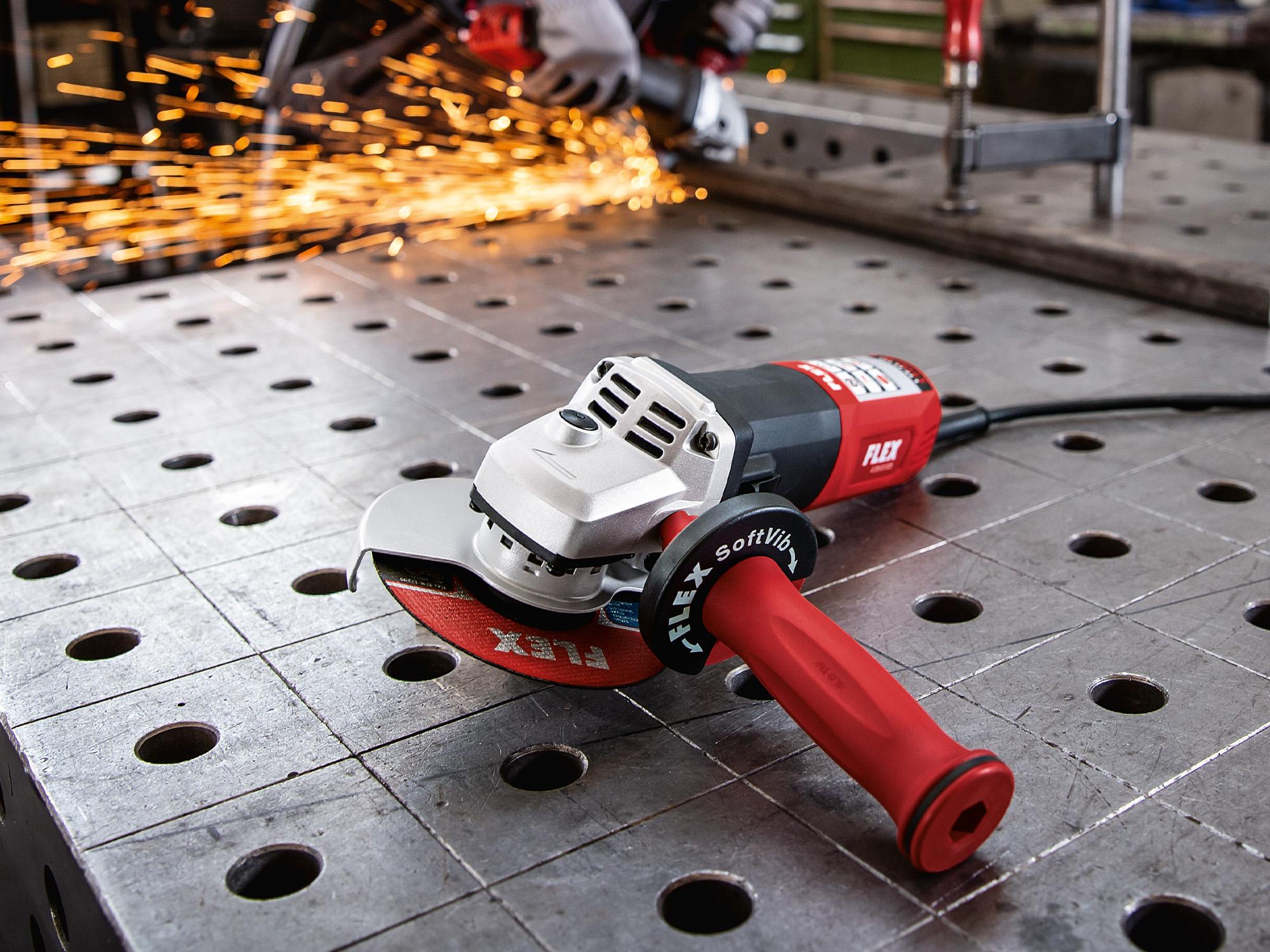 Corded angle grinder with Soft-Vib handle